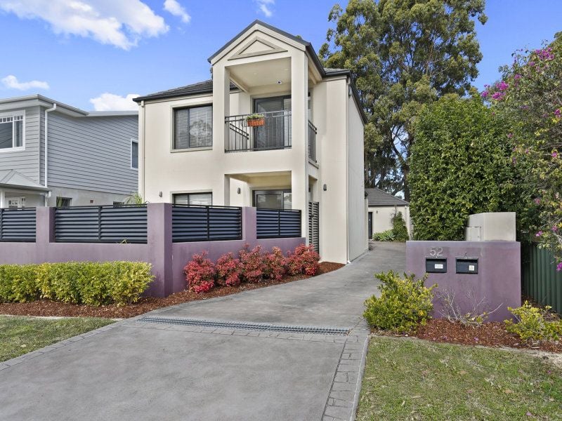 52B Burleigh Avenue CARINGBAH 2229