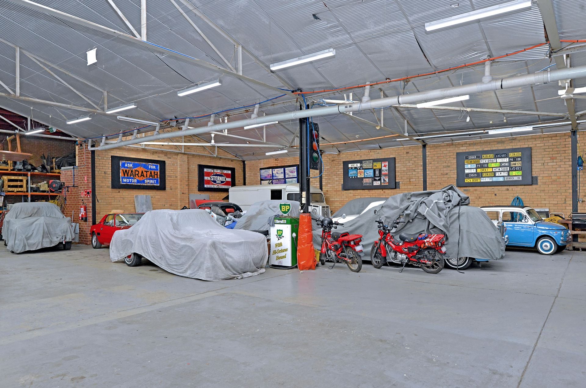 FOR LEASE | WAREHOUSE + OFFICES | 970 m² (approx.)