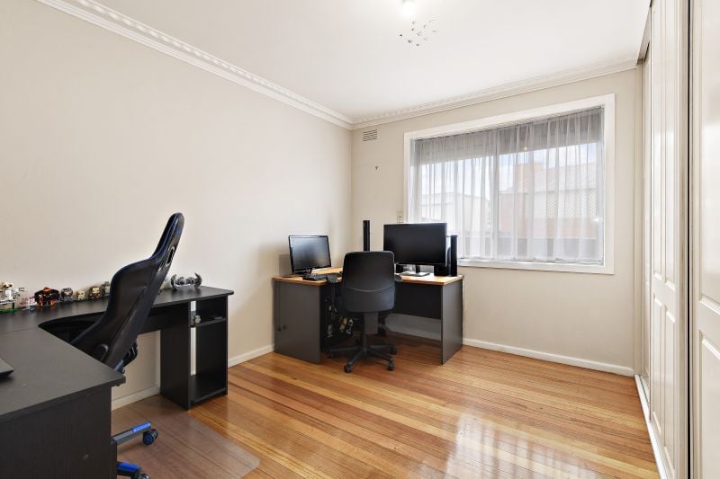 13 Ruthven Crescent, Lalor