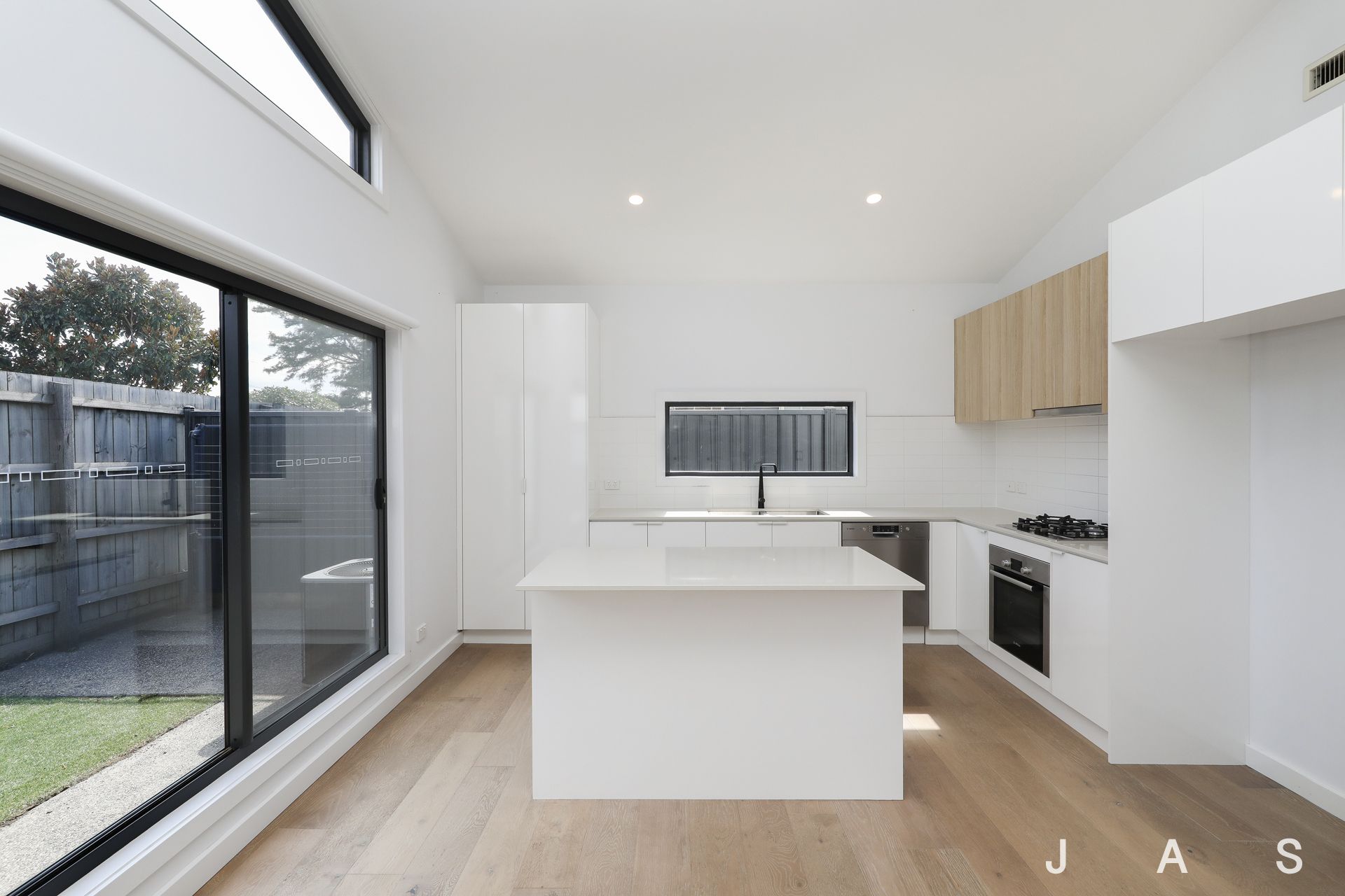 3/6 Corrigan Avenue Brooklyn VIC, Brooklyn - Thumbnail 3