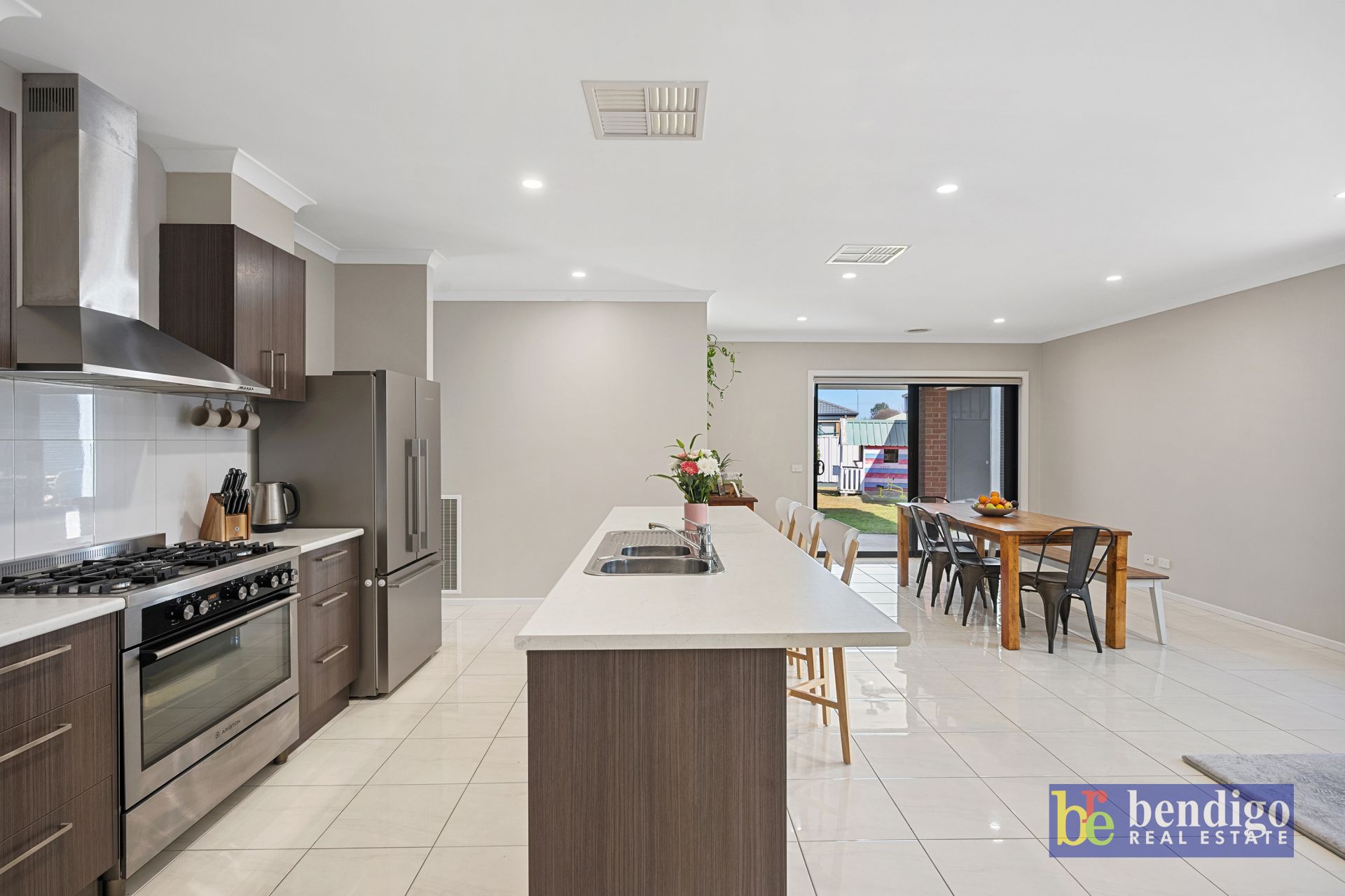 19 Arinya Close Ascot VIC, Ascot - Thumbnail 2