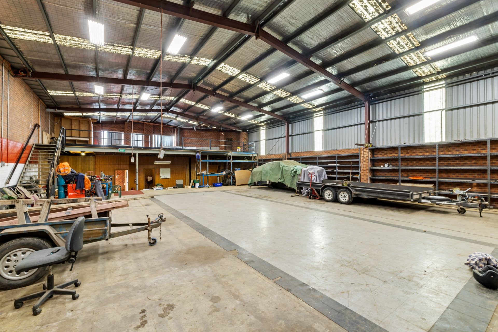 Stand-Alone 556m2 Warehouse Corner Location