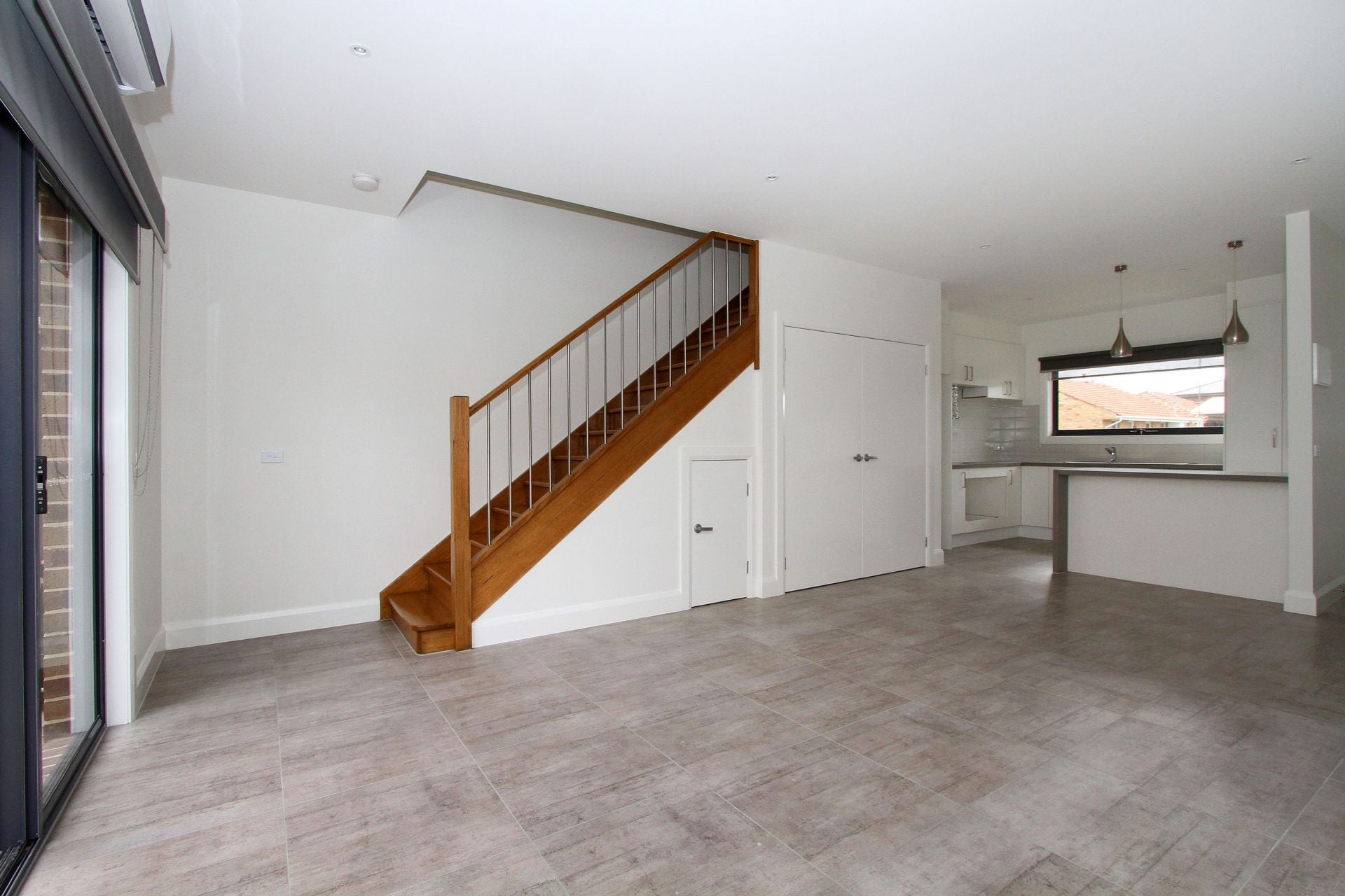LUXURY TOWNHOUSE, IDEAL LOCATION