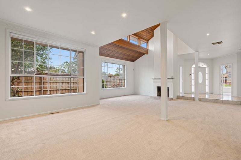 24 Barnard Court, Epping