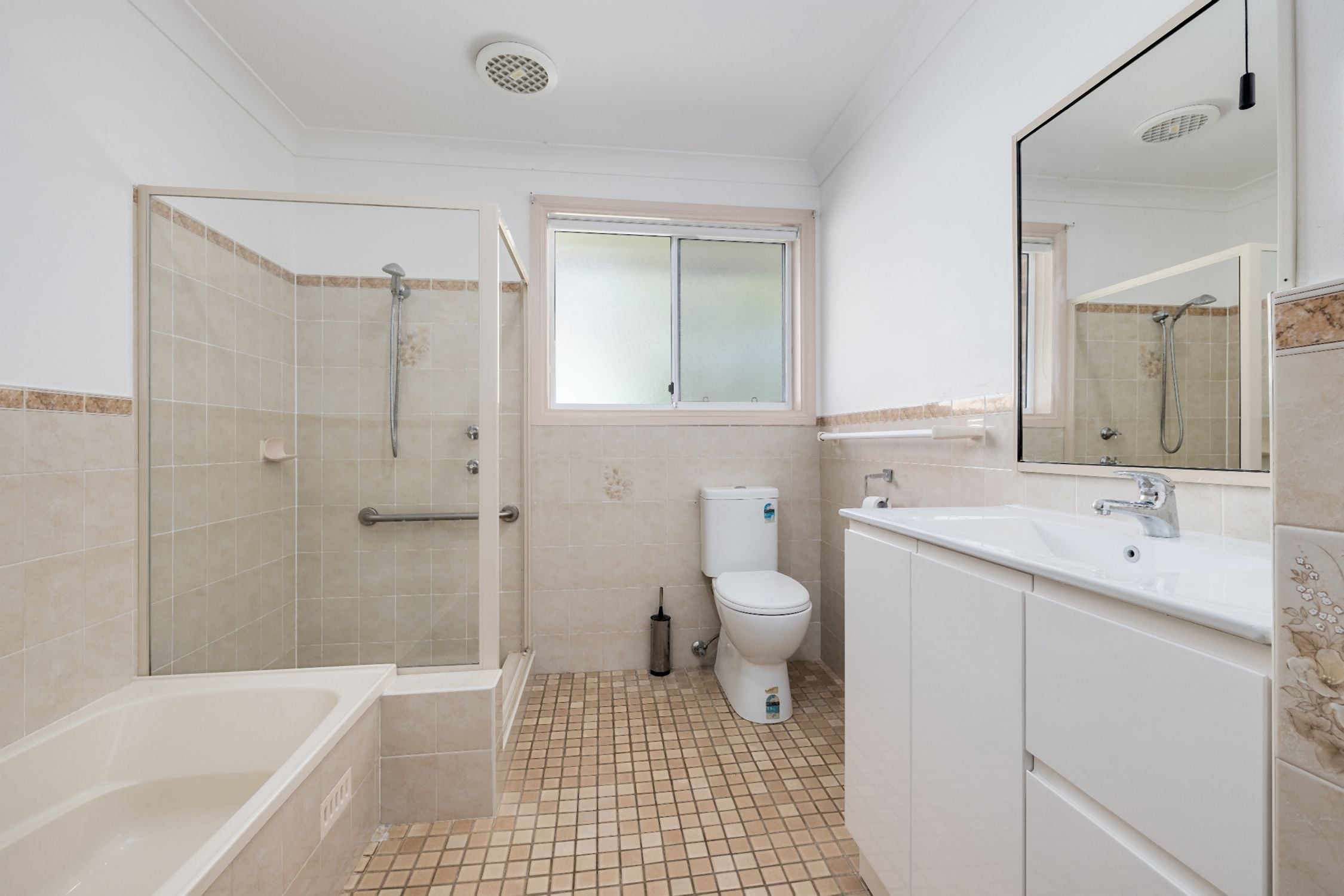 2/30 Blackbutt Crescent, LAURIETON NSW 2443