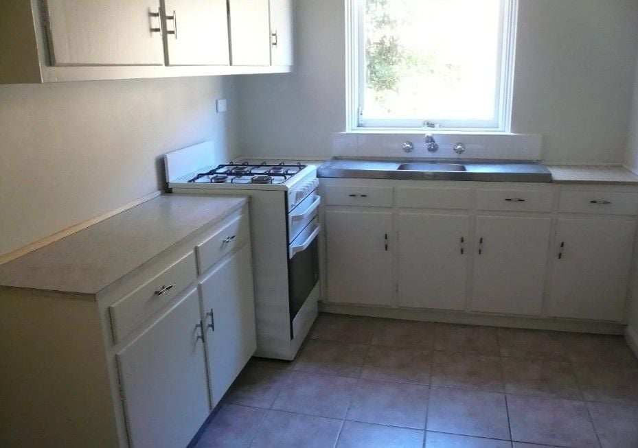 Spacious Two-Bedroom Apartment in Prime Ivanhoe Location