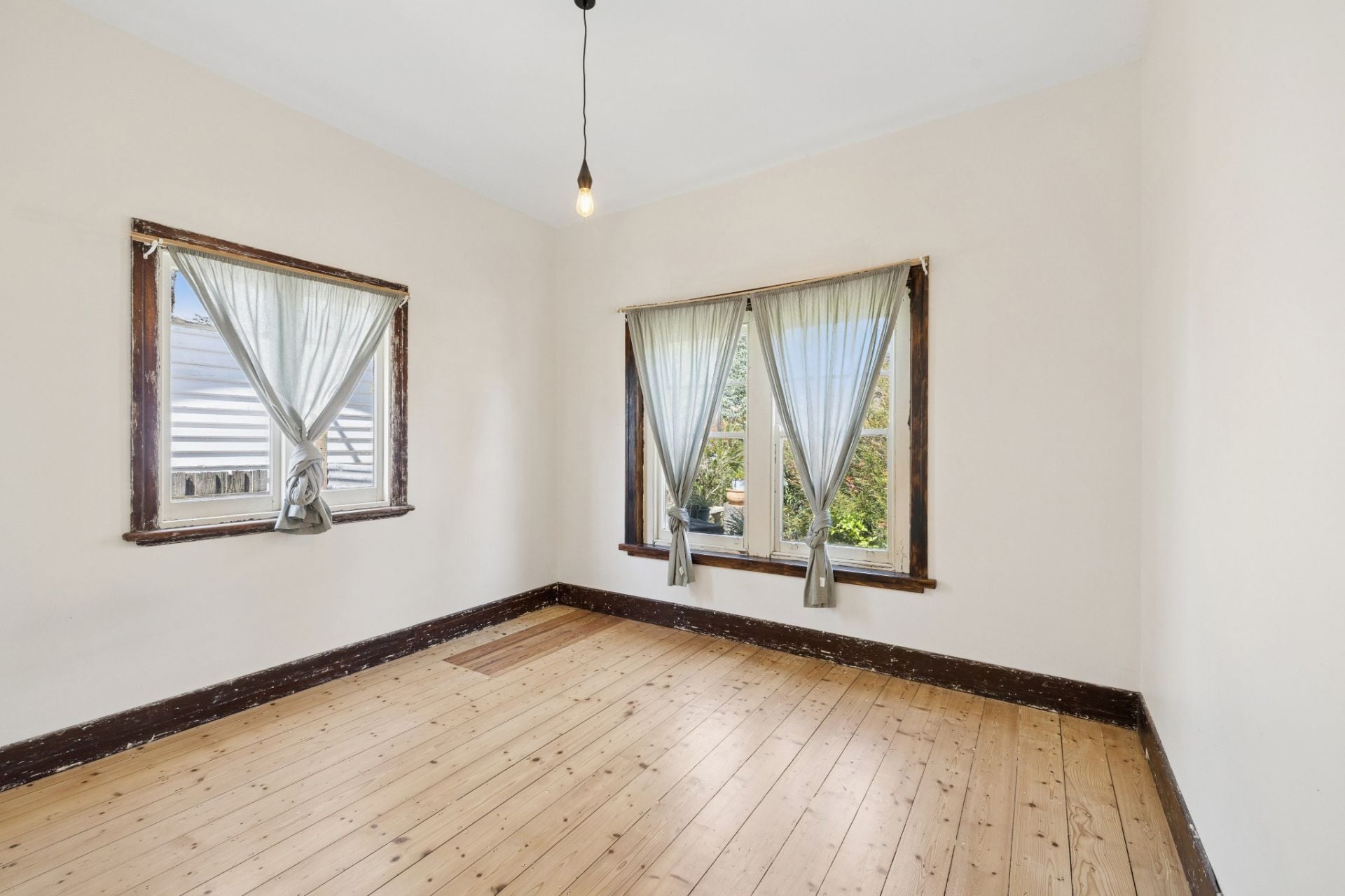 Classic Charm And Garden Space Near Regent Station
