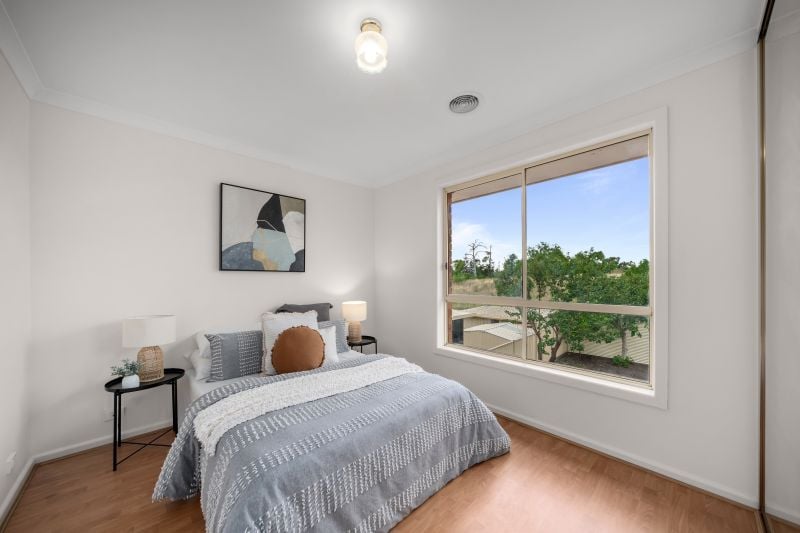 27 Woolnough Drive, Mill Park