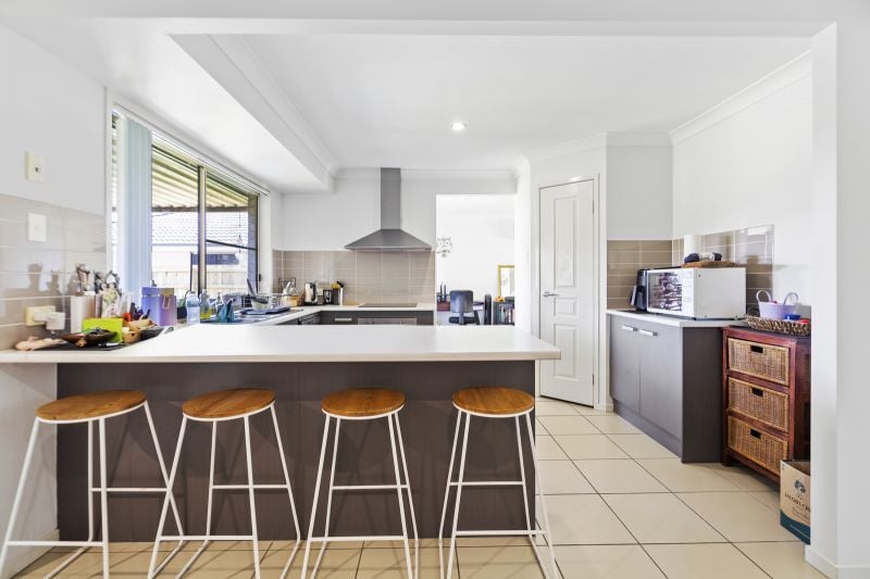 35 Hawkesbury Avenue, Pacific Pines - Thumbnail 4