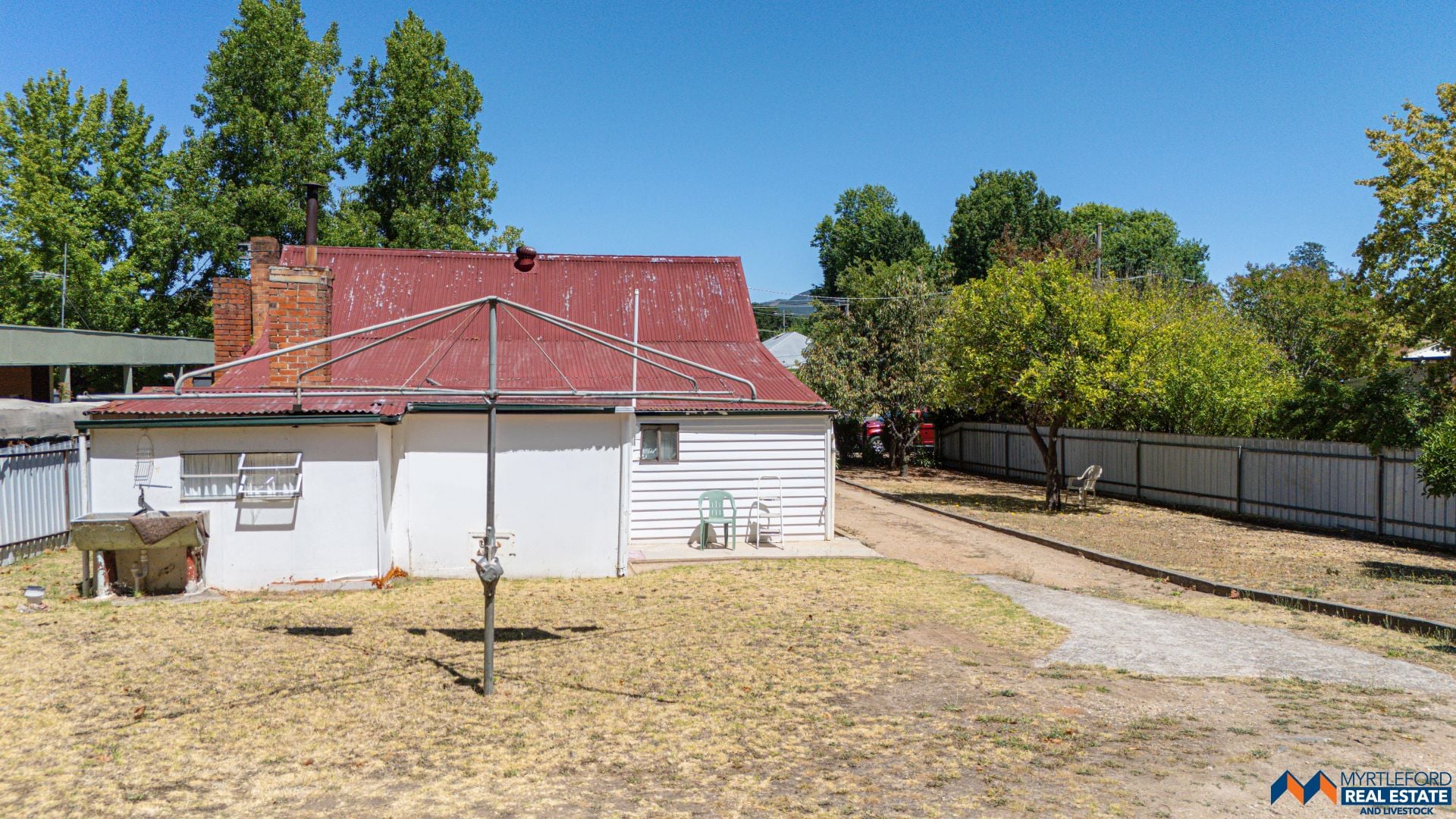 15 Robertson Street, MYRTLEFORD, Myrtleford - Thumbnail 5