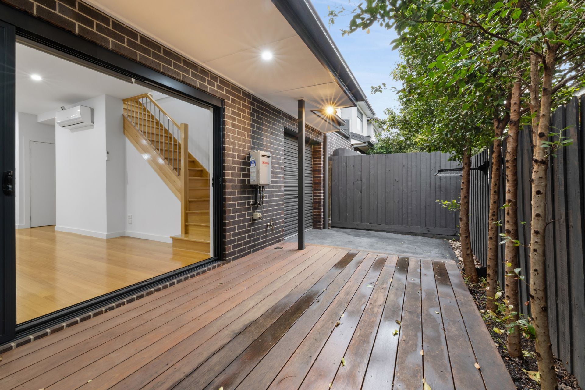 Modern 3-Bedroom Townhouse in Prime Reservoir Location