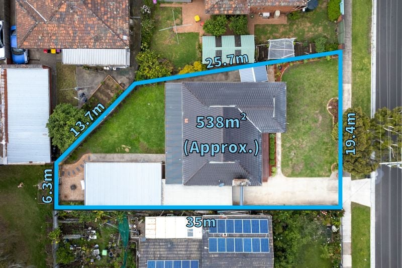 35 Huskisson Avenue, Lalor