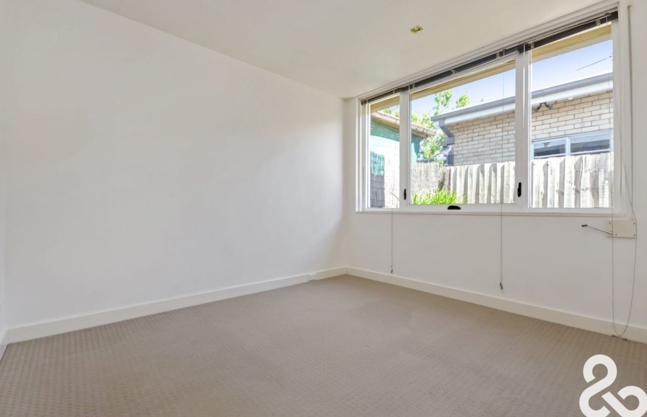 Stylish Renovated Unit in Prime Location – Walk to Northland - Water Usage Included!