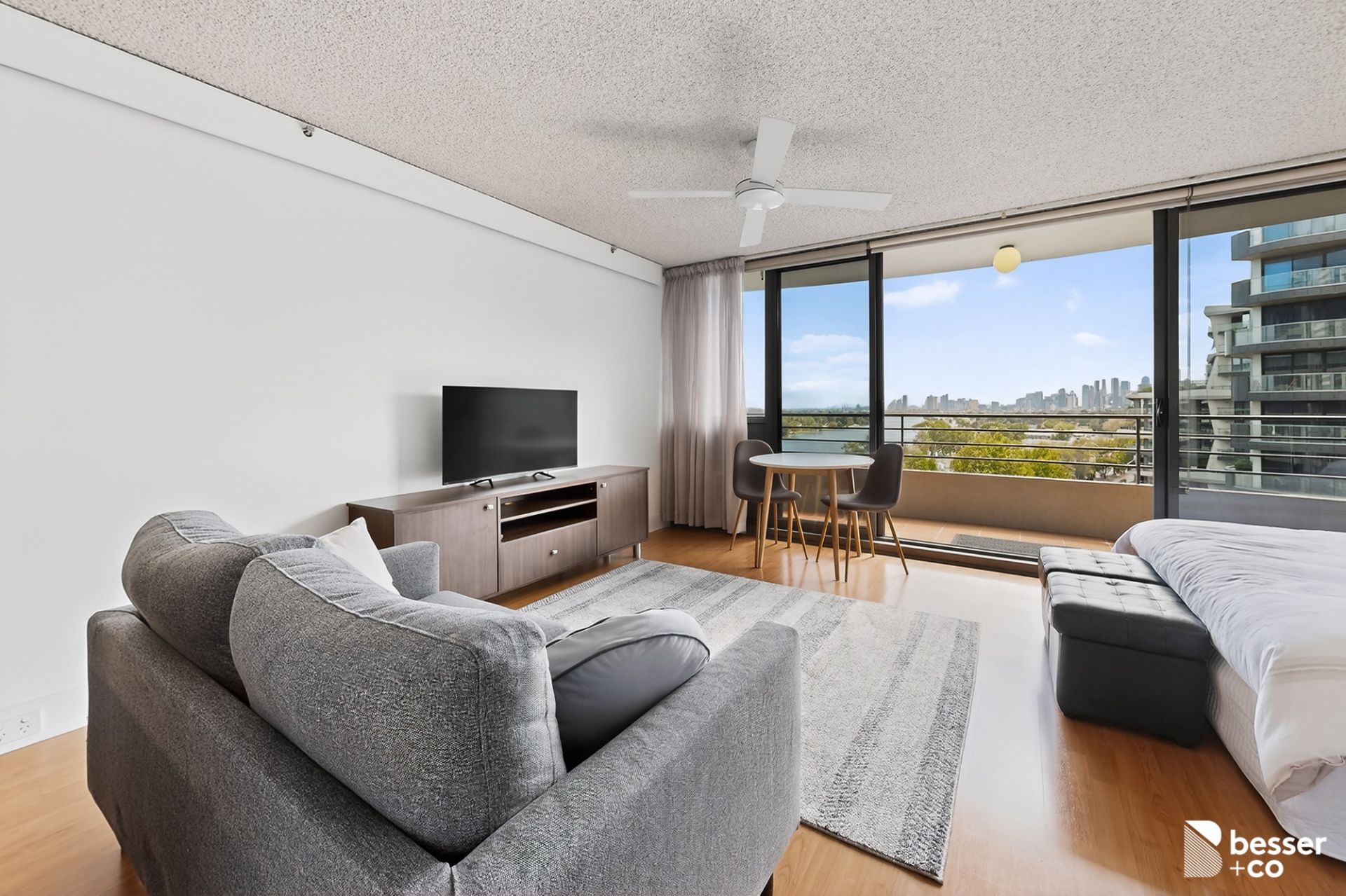 905/81 Queens Road, Melbourne - Thumbnail 2