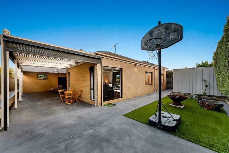 19 Stonebridge Rise, Epping