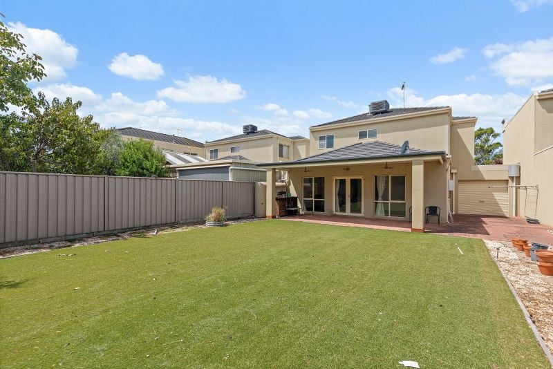 32 Lennon Boulevard, Point Cook