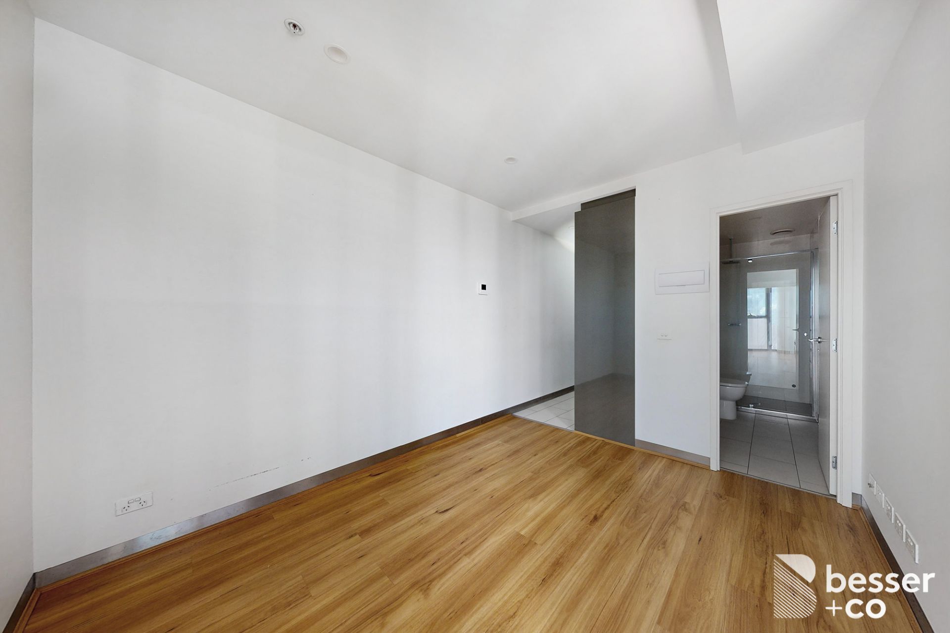 1002/33 Clarke Street, Southbank - Thumbnail 8