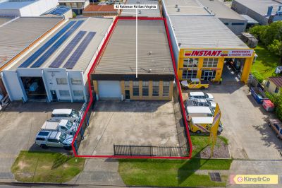 FREESTANDING MAIN ROAD WAREHOUSE!