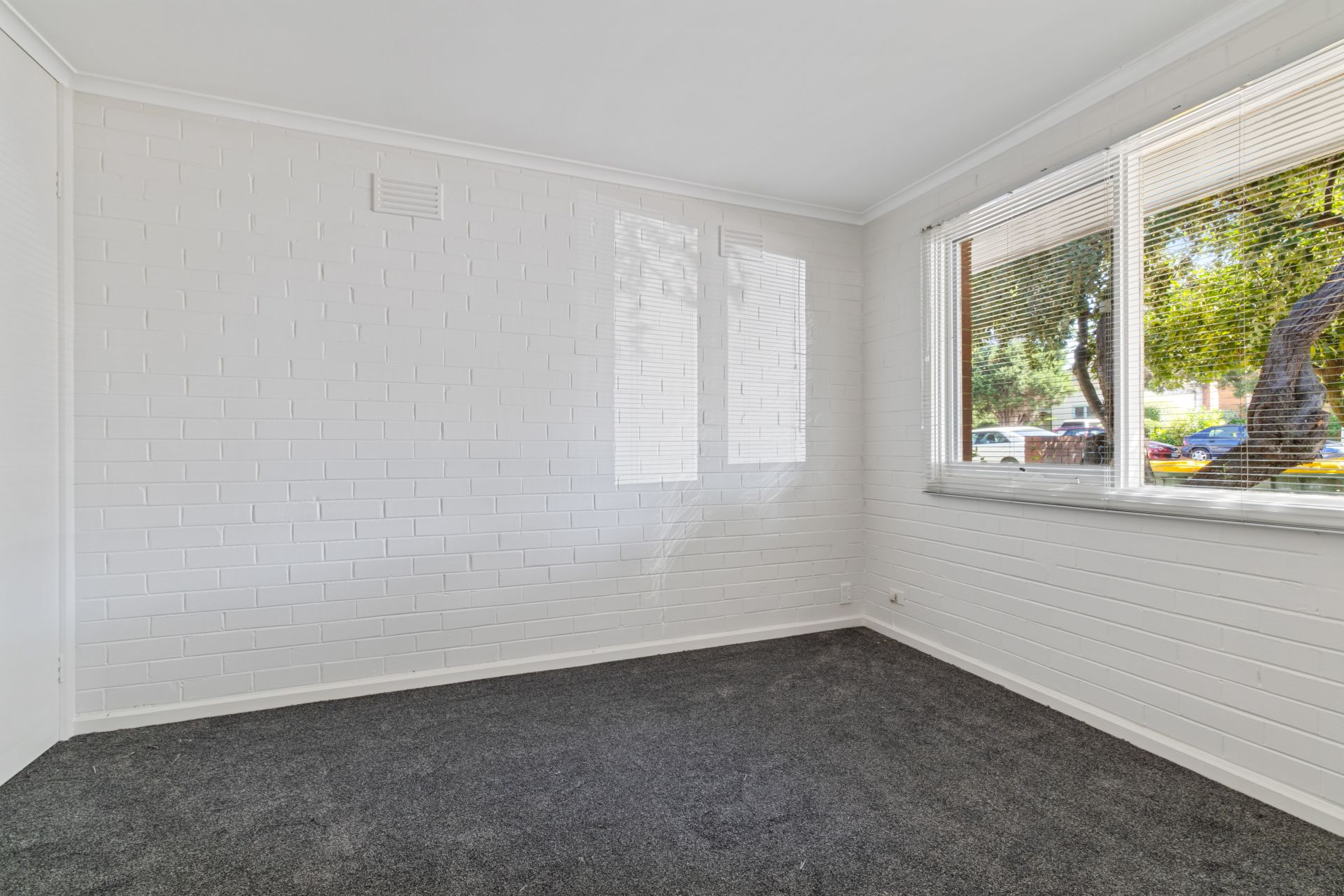 Paramount Location with Water Usage Included!