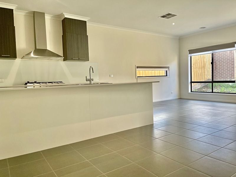 277 The Lakes Boulevard, South Morang