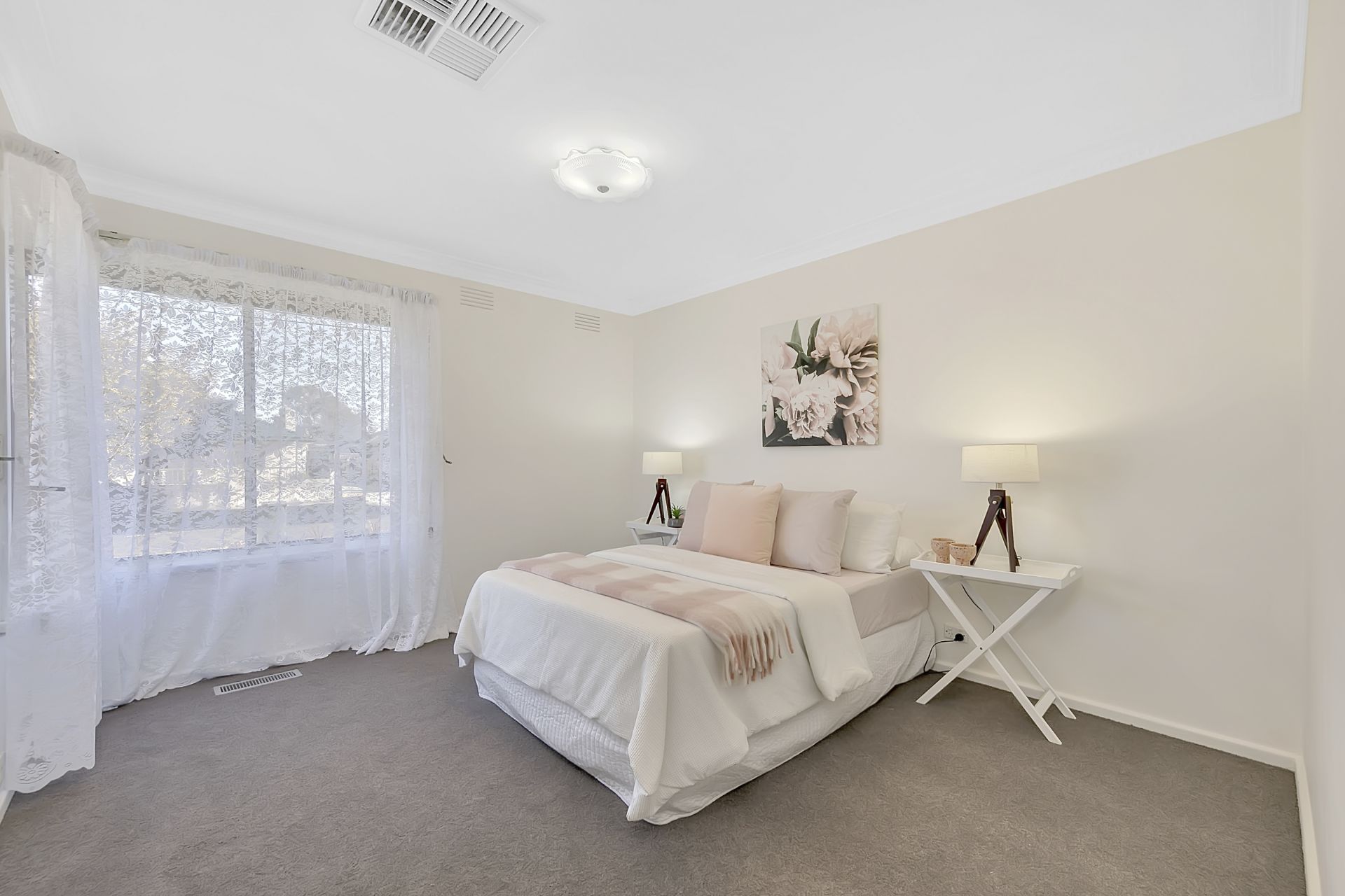 Stylish Abode, Sought After Surronds