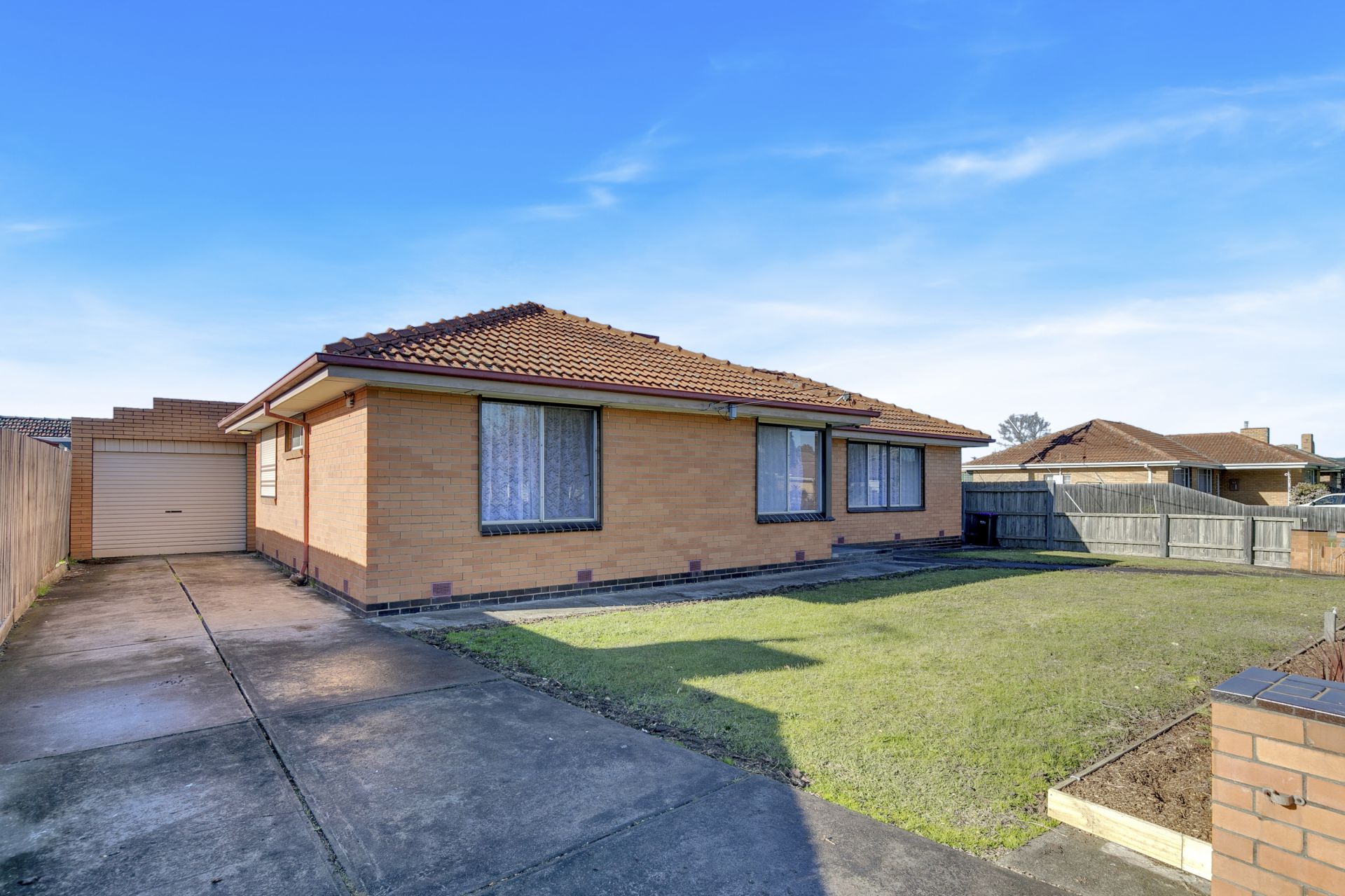 Stylish Abode, Sought After Surronds