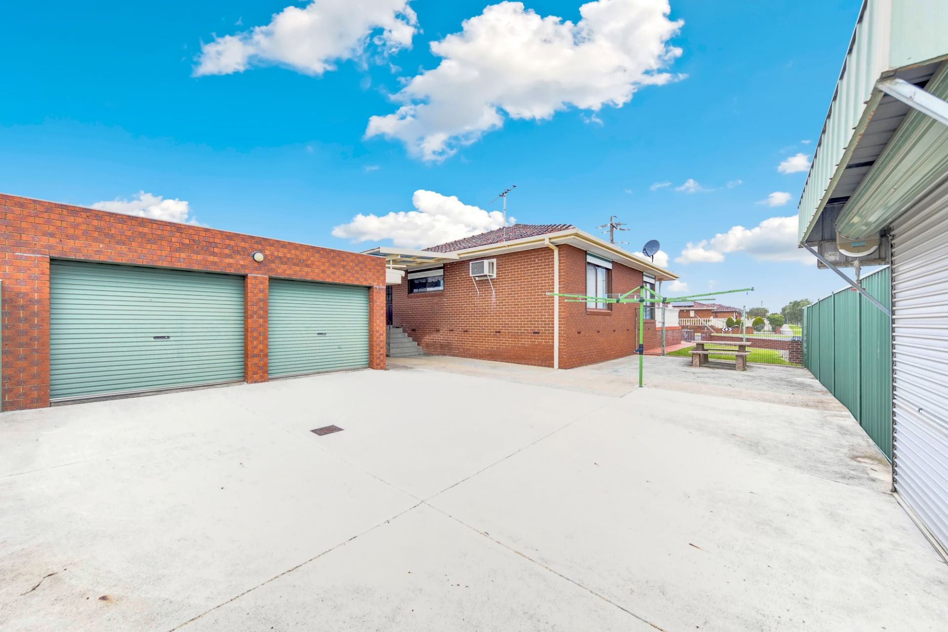 18 SQUARES PLUS EXTRA LARGE DOUBLE BRICK GARAGE