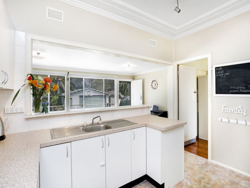 15 Combara Avenue, CARINGBAH, Caringbah - Thumbnail 3