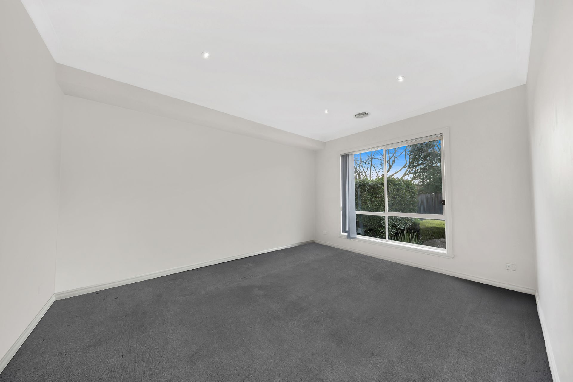 Modern Comfort & Convenience in Prime Reservoir Location