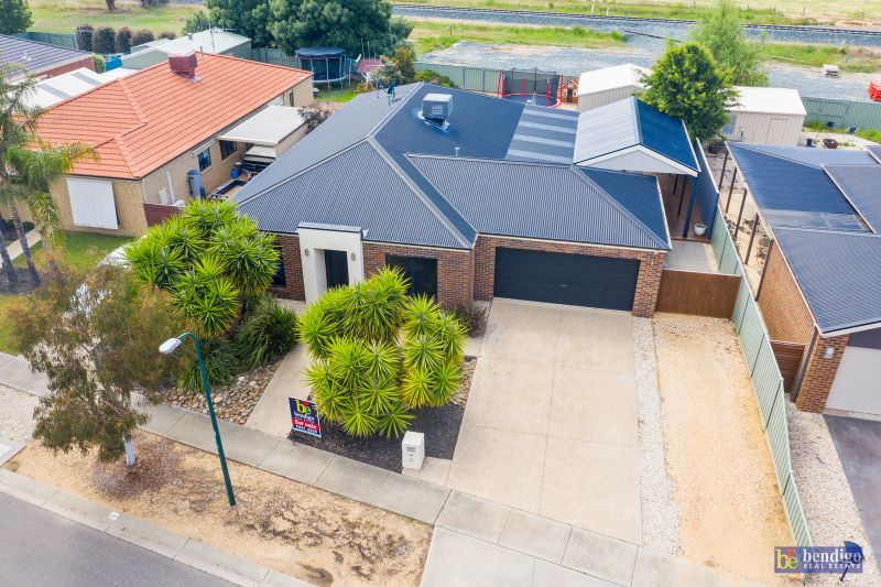 6 Greenfield Drive Epsom VIC, Epsom - Thumbnail 2