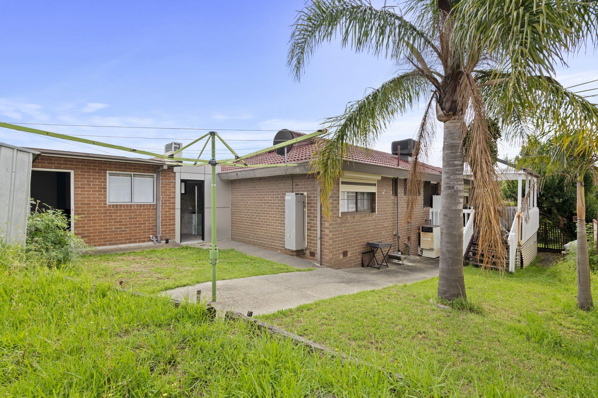 SURPRISE PACKAGE – 3 BEDROOMS, 3 BATHROOMS