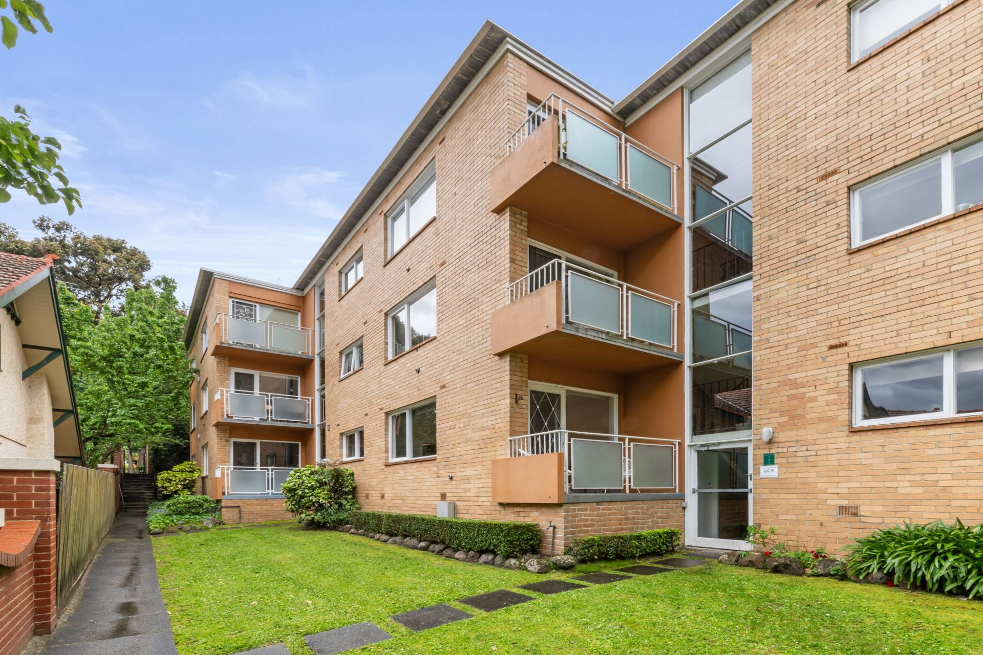 Contemporary Living in a Premium Ivanhoe Location