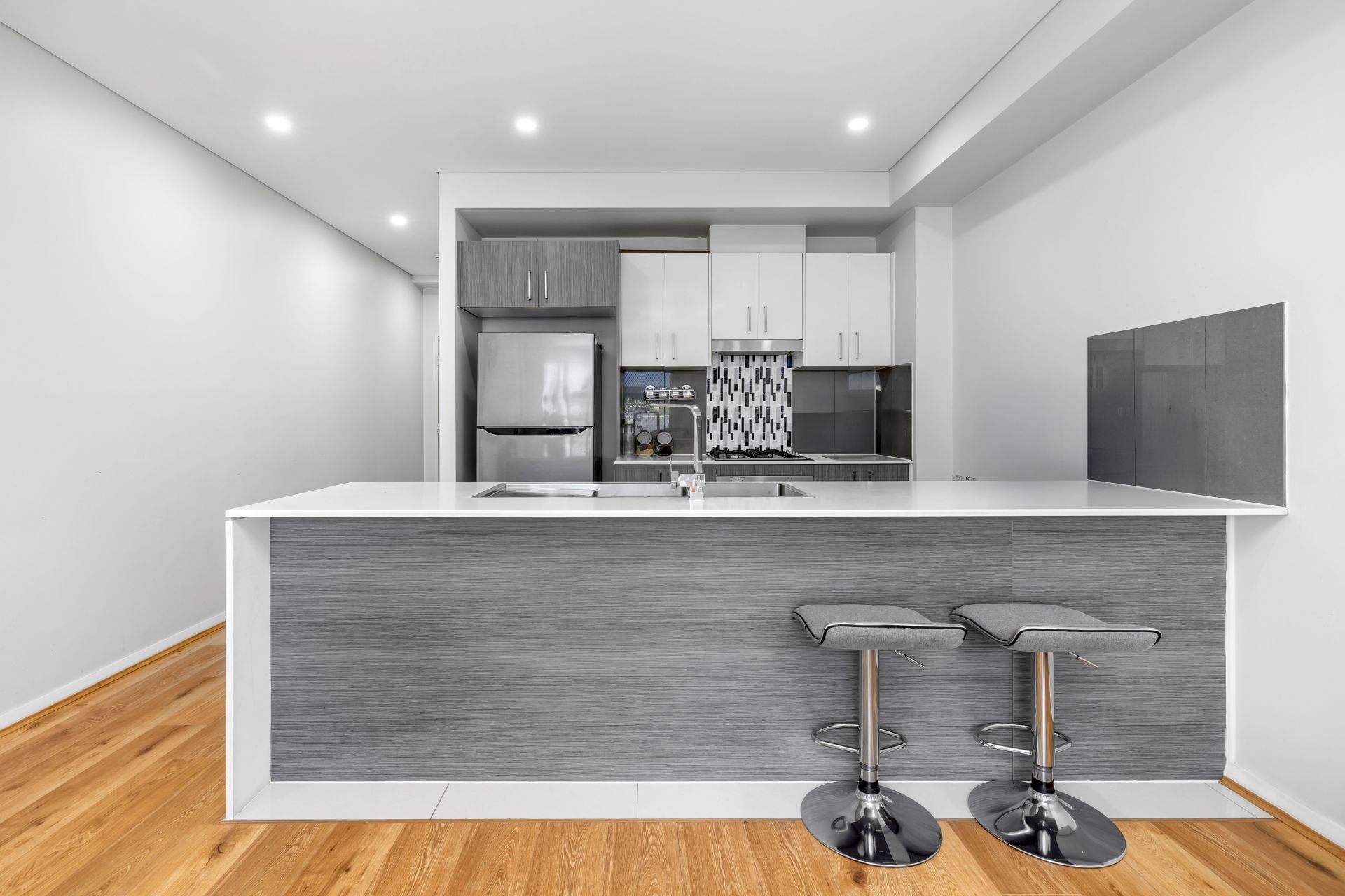 420/25 Railway Road, Quakers Hill - Thumbnail 2