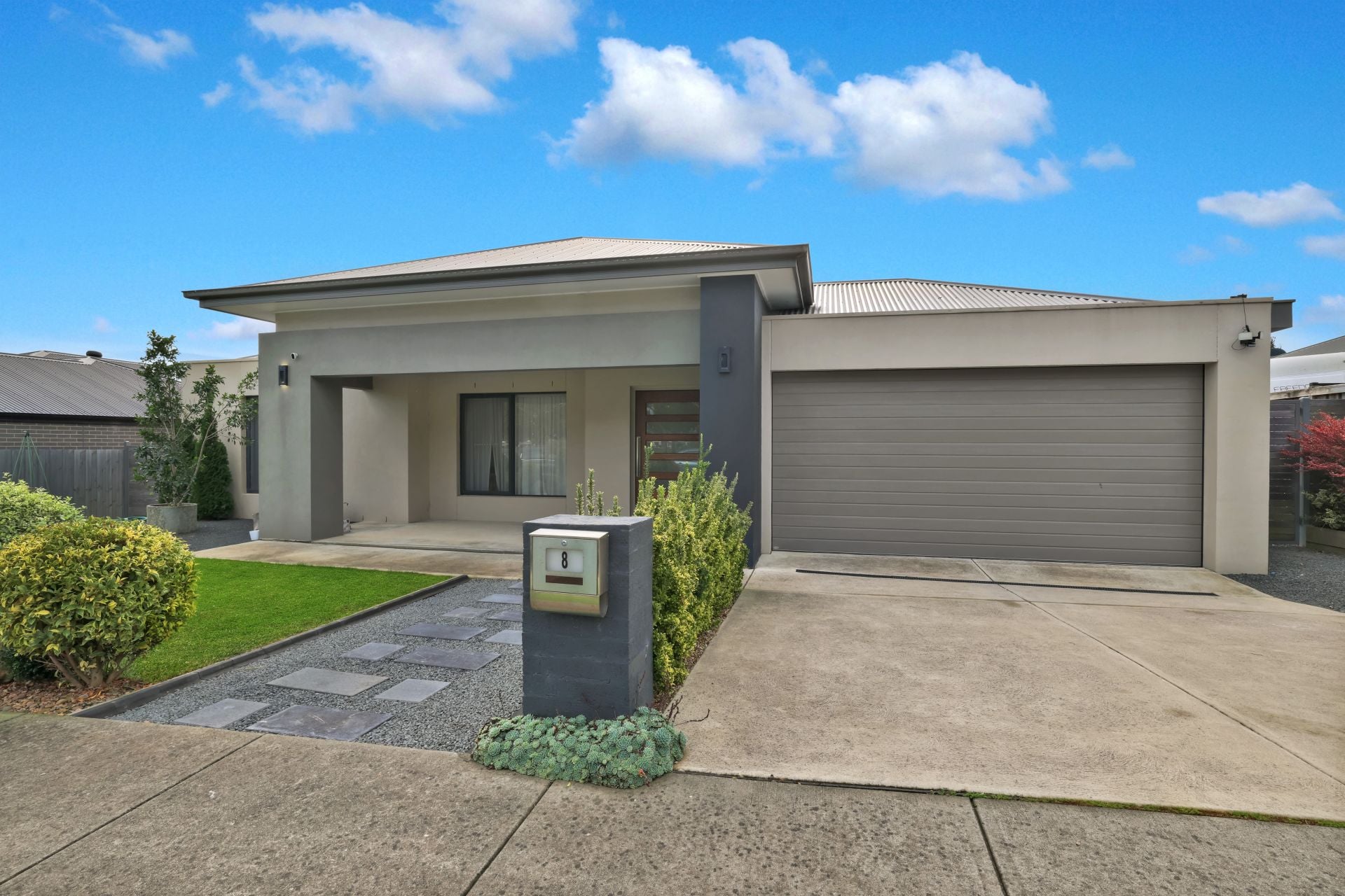 8 Scarborough Crescent Morwell VIC, Morwell - Image 1