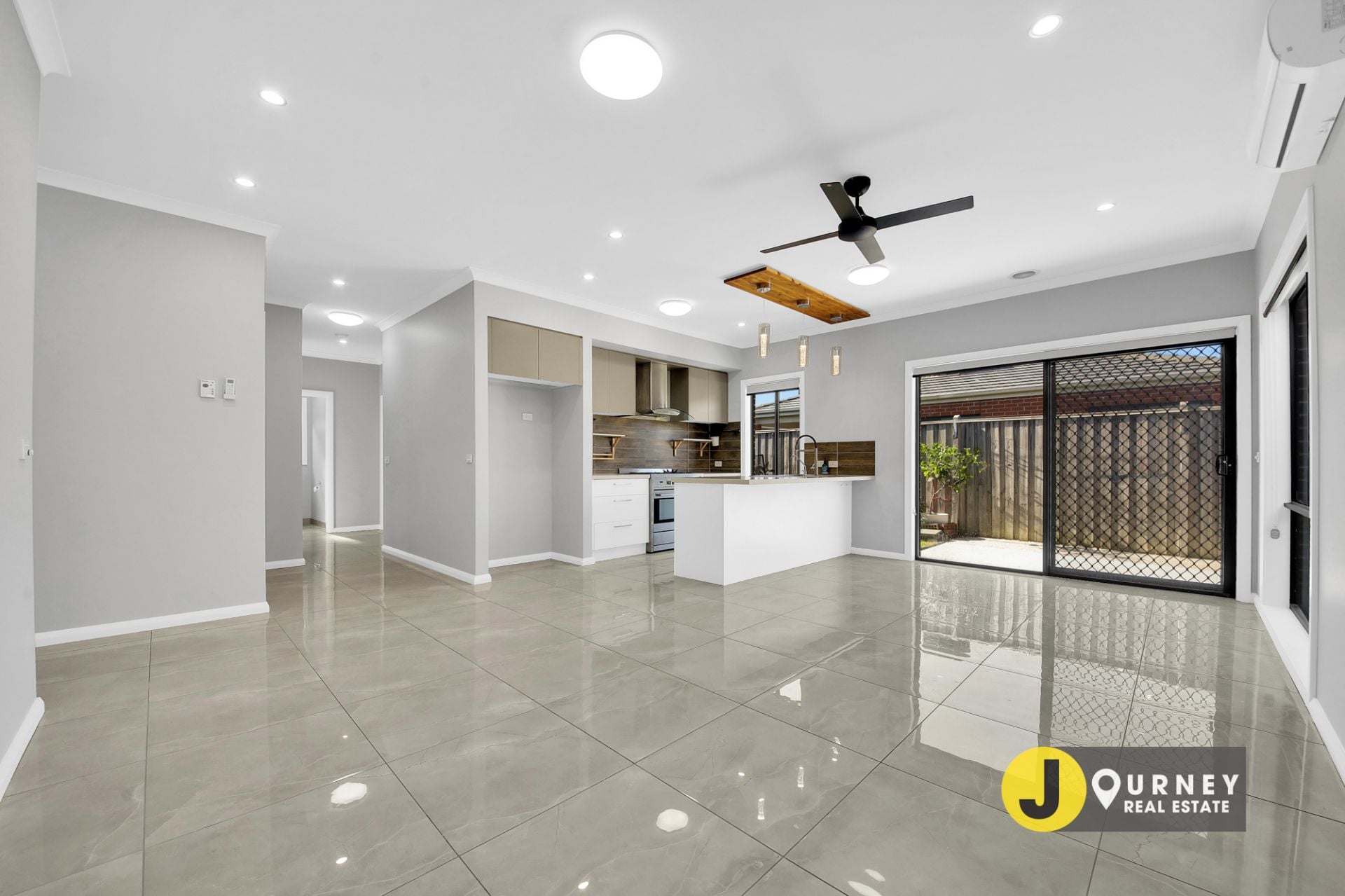 7 Jackwood Drive, Clyde North VIC, Clyde North - Thumbnail 6