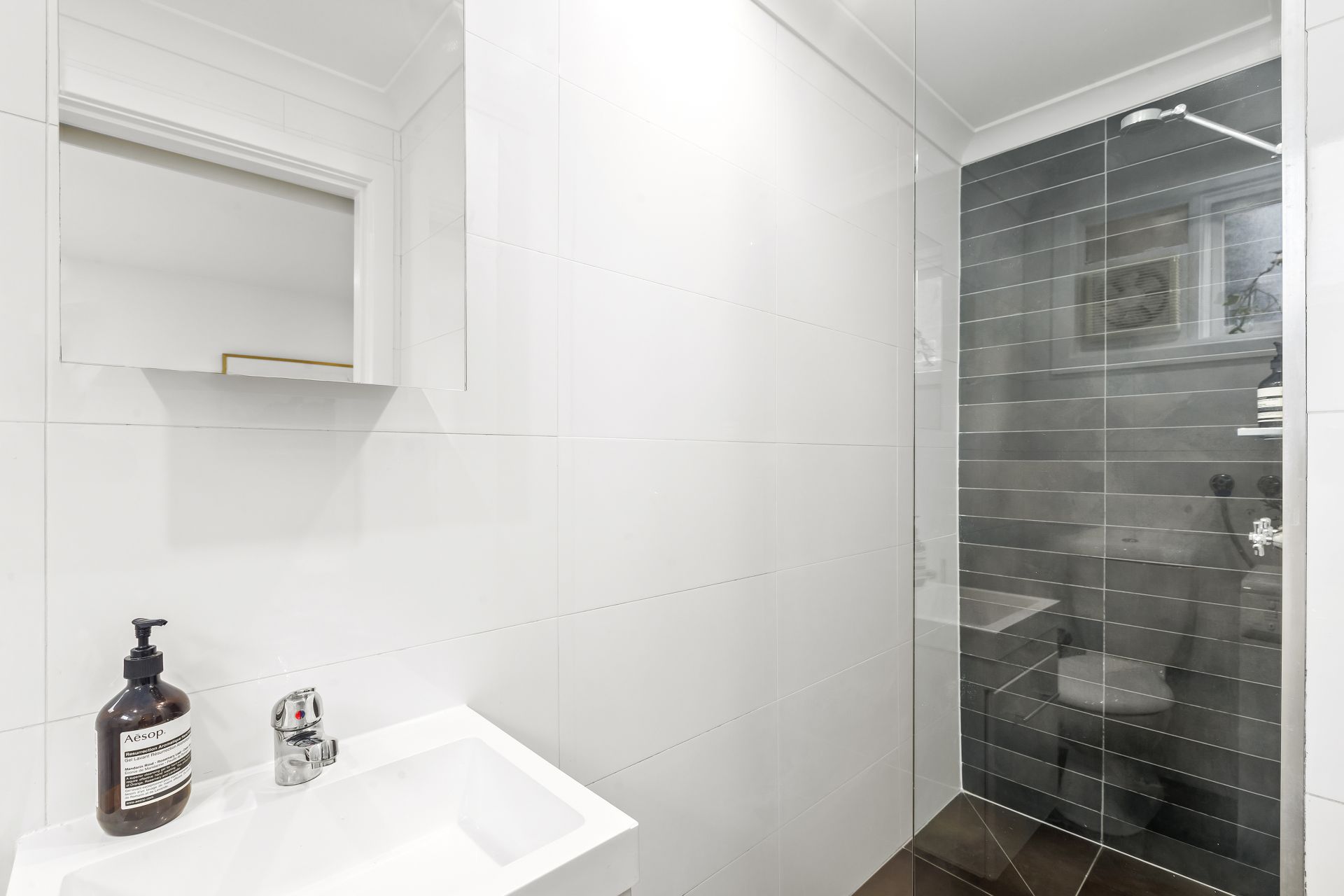 8/158 Separation Street