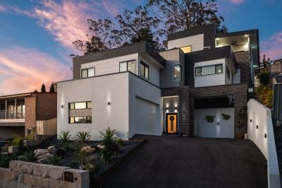 Lisarow 70 Woodview Avenue