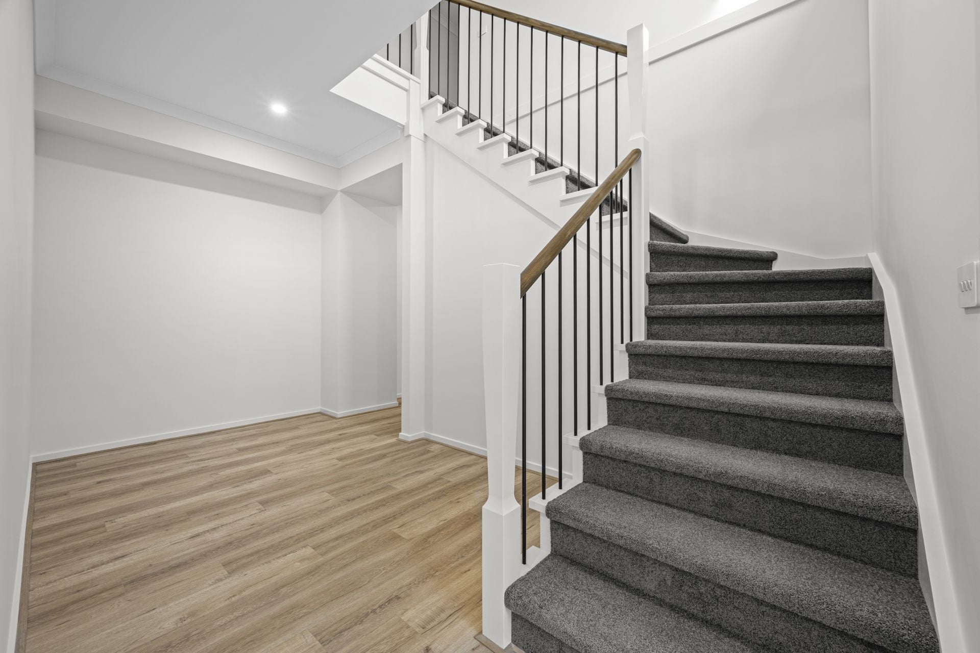 CONTEMPORARY COMFORT MEETS CONVENIENCE