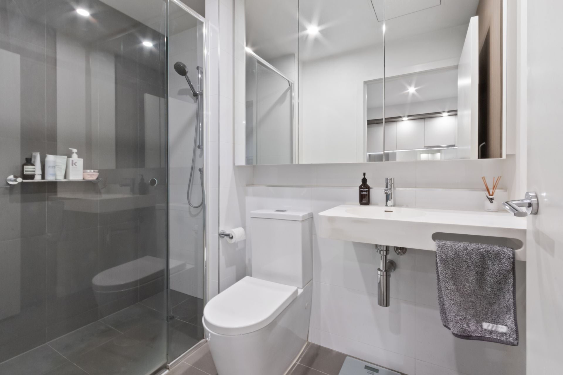 Modern 1 Bedroom Apartment in Vibrant Northcote