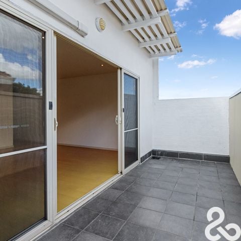 ONE BEDROOM STUDIO APARTMENT