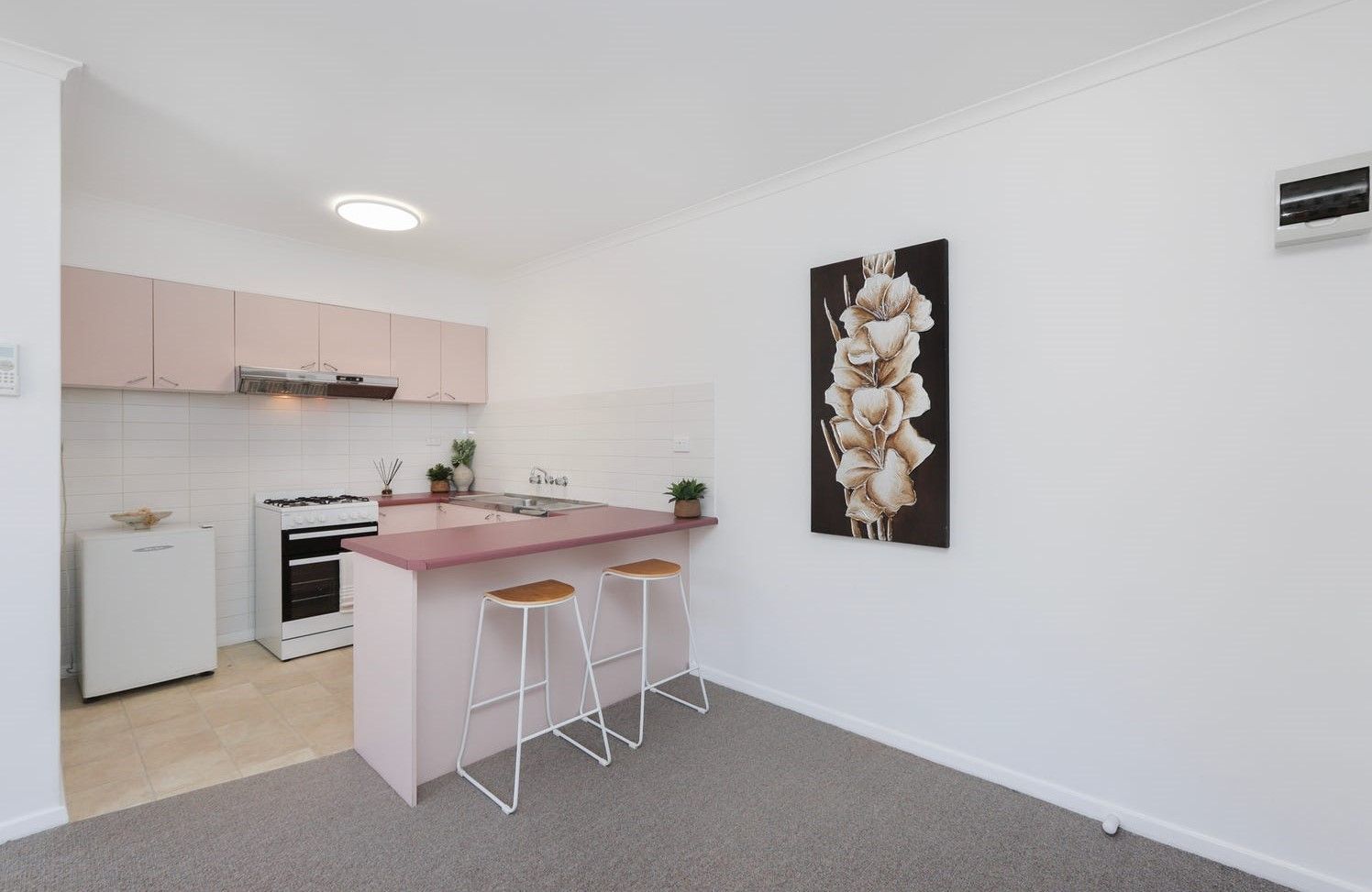 Bright One-Bedroom Apartment in Prime Location!