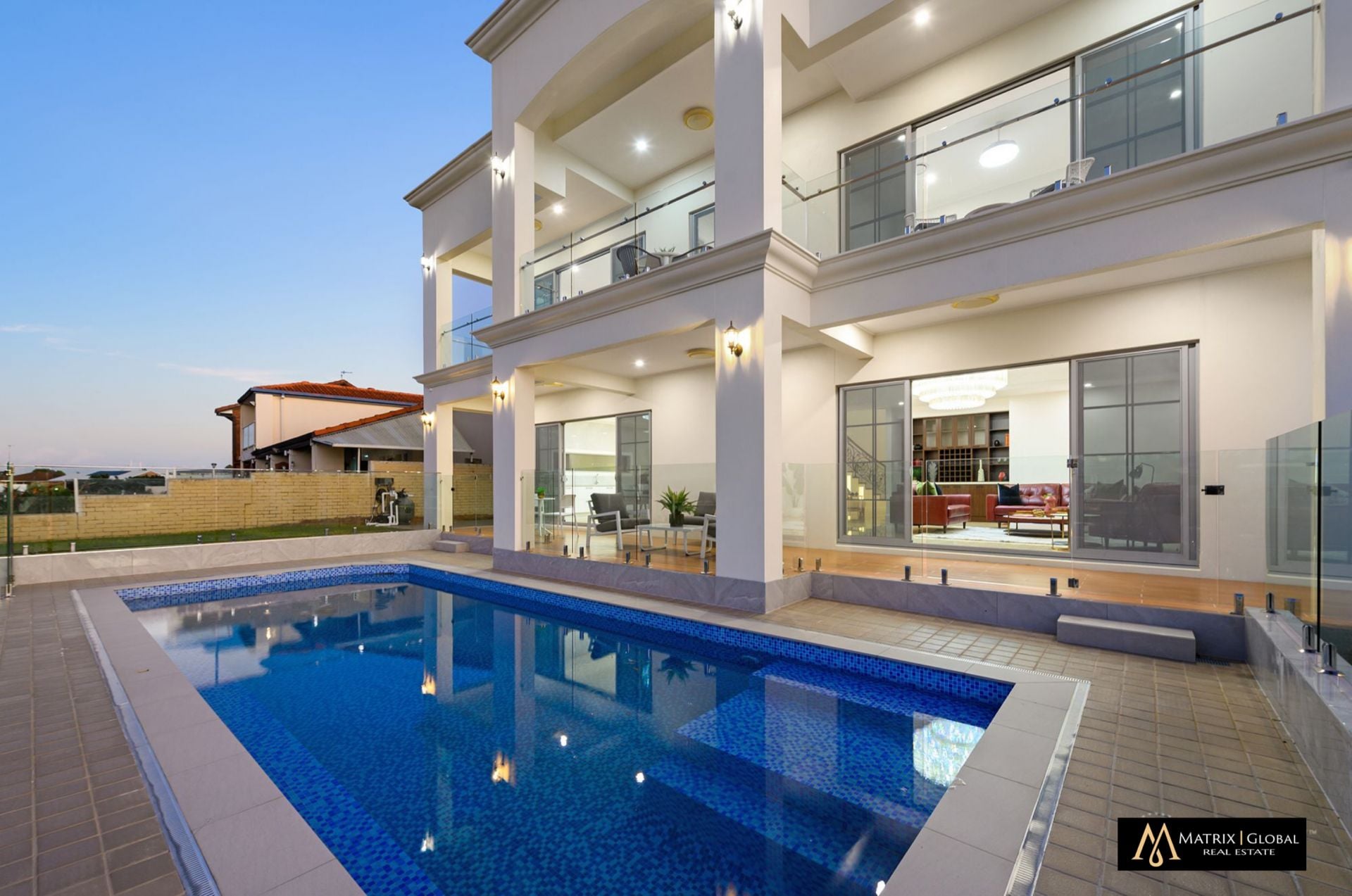 22 Erave Avenue, Runaway Bay - Thumbnail 2