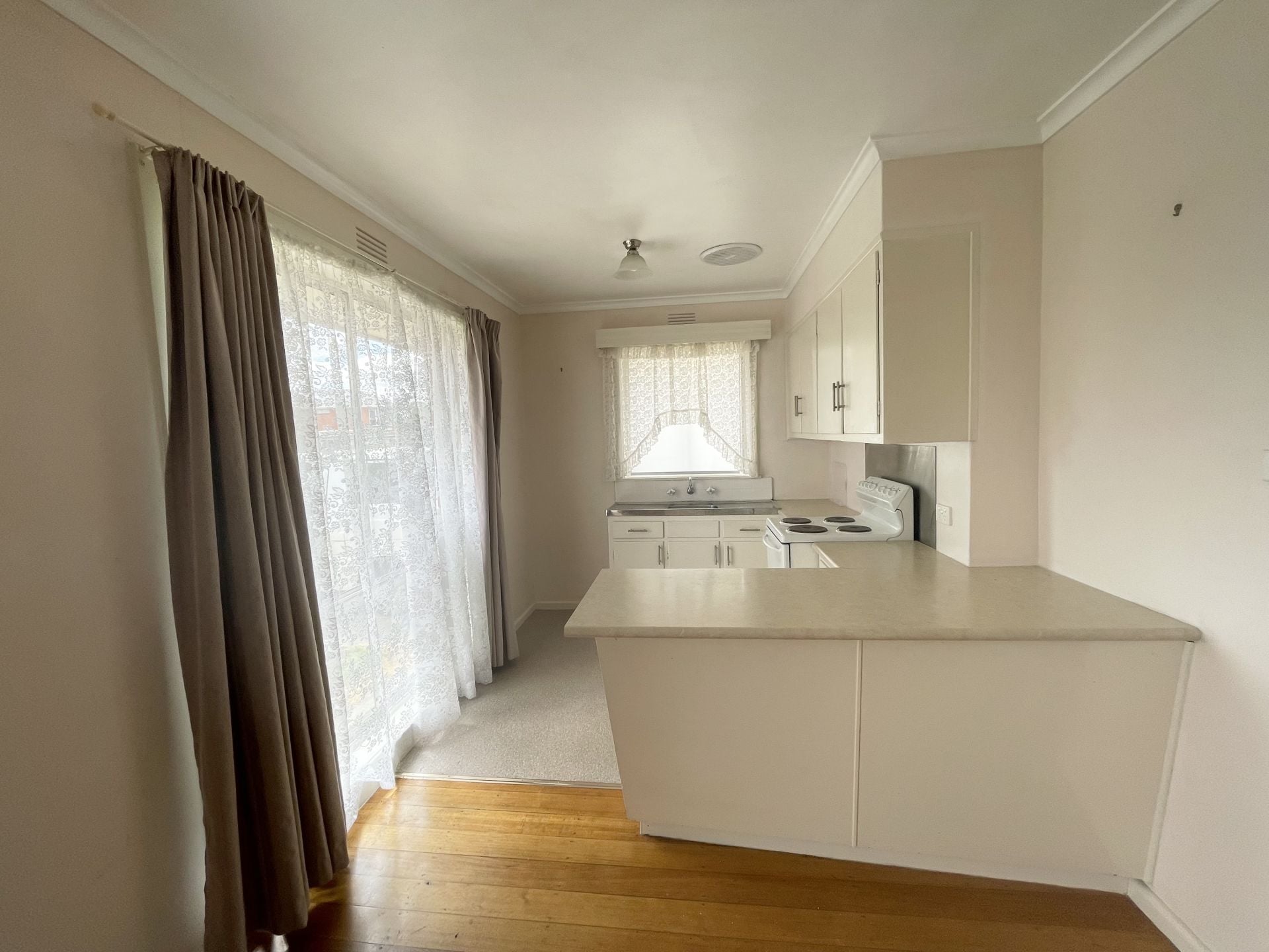 1/8 Station Street, Seaholme - Thumbnail 3