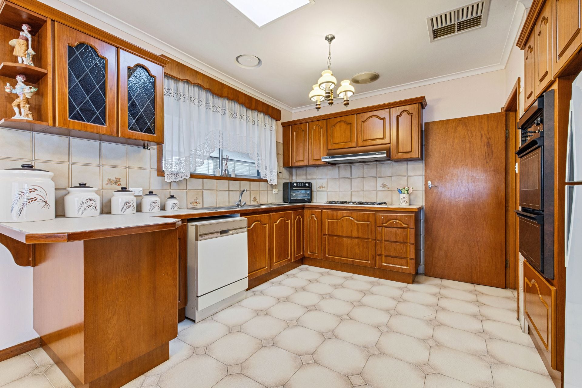 Comfortable Family Living With Outdoor Appeal In A Prime Lalor Pocket