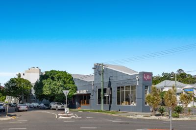 STUNNING INNER CITY SHOWROOM WITH HIGH CEILINGS