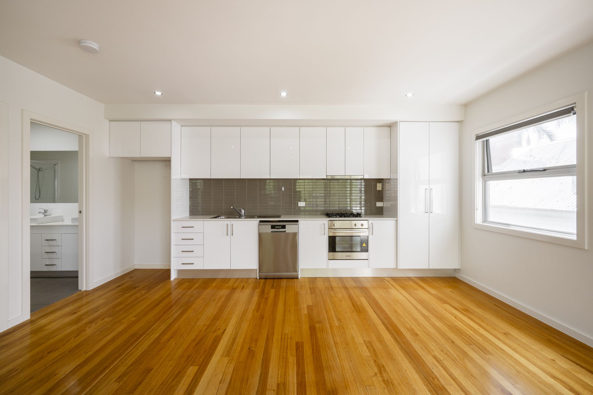 Contemporary 2-Bedroom Townhouse in Prime Thornbury Location