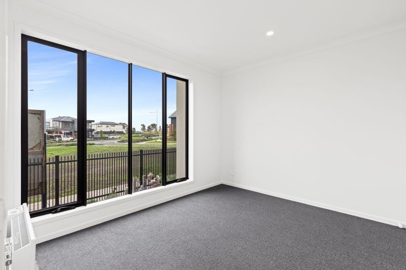 8 Earthshine Walk, Wollert