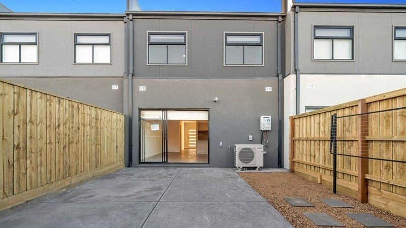 Modern 3-Bedroom Townhouse in a Convenient Location