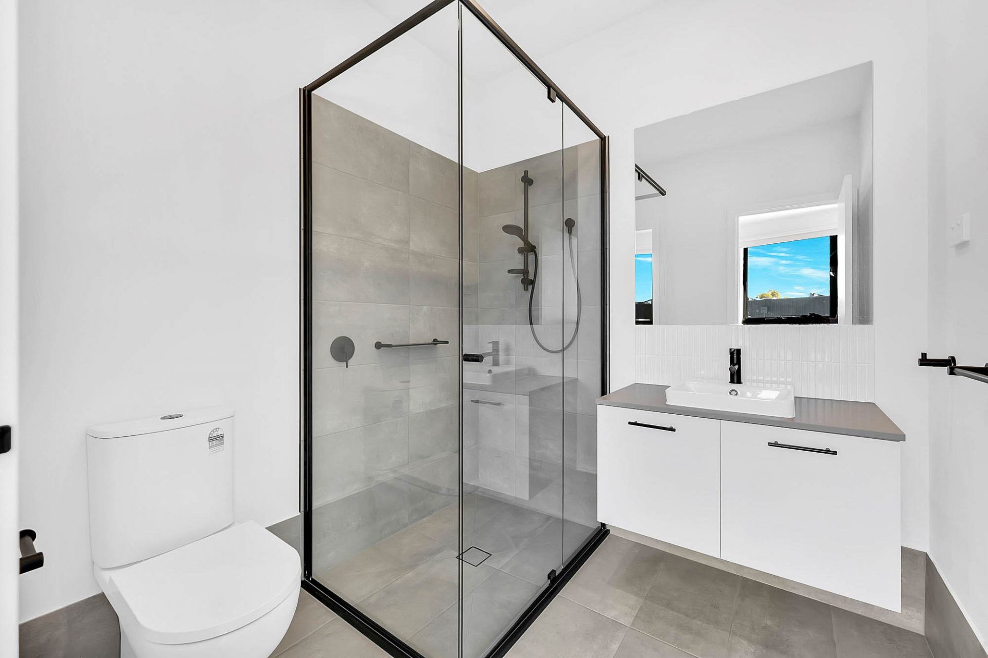 Stunning and Modern Family Home!