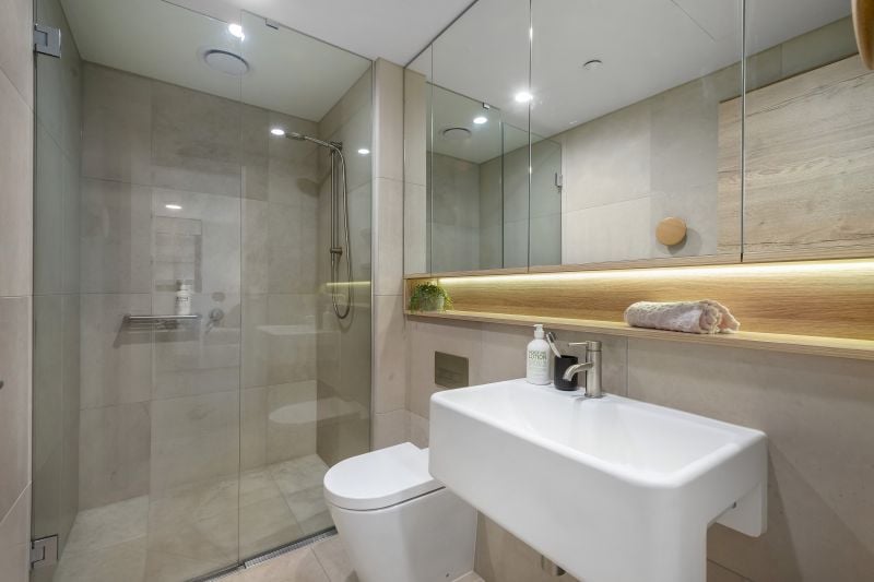 709/12 Queens Road, Melbourne